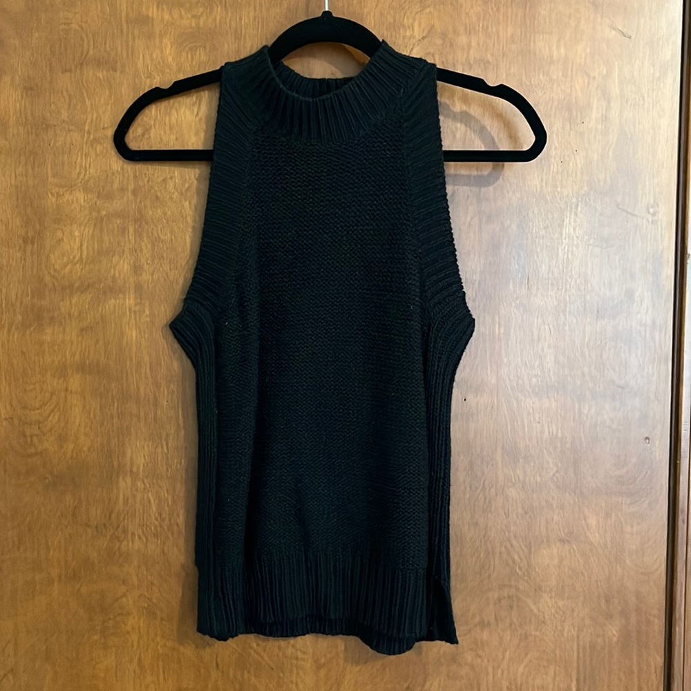 Sleeveless sweater top